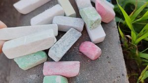 купили цветные мелки в деревне