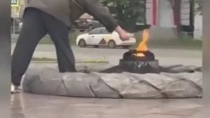 От трёх до пяти лет ,не делайте как это существо.
