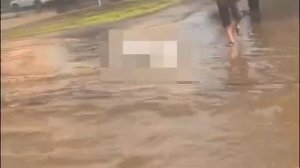 Челябинск уходит под воду.

На город обрушилась мощная стихия: гроза, сильный ливень, град и мощные