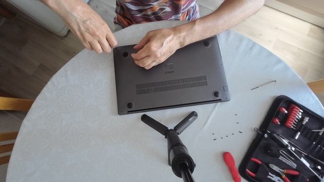 Ноутбук Digma PRO Sprint N AMD Ryzen 7 5700U, снятие крышки, что внутри?
