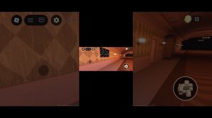 играю в Doors в роблоксе