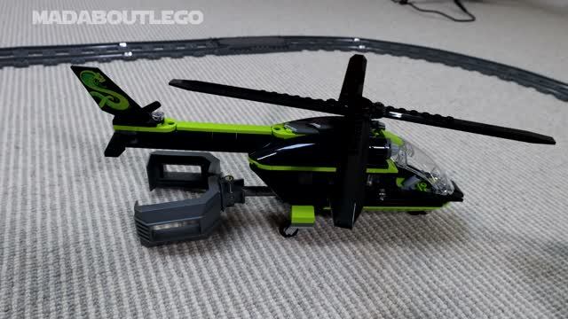 ЛЕГО Поезд захвачен бандитами! 🚁 Нападение вертолета на состав LEGO