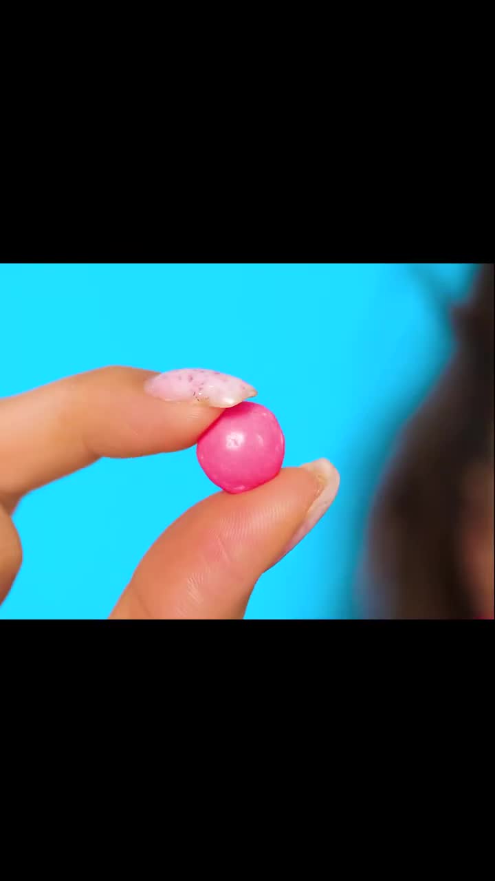 Раскладывание конфет skittles в форме сердца смотреть онлайн