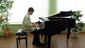 Максим Юхтенко «Запах хвои и мандаринов», «Марш»