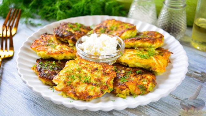 КАБАЧКОВЫЕ ОЛАДЬИ С ТВОРОГОМ И УКРОПОМ
