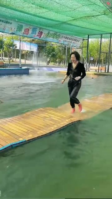 Аква парк в Китае. Мокрая беговая дорожка. Wetlook