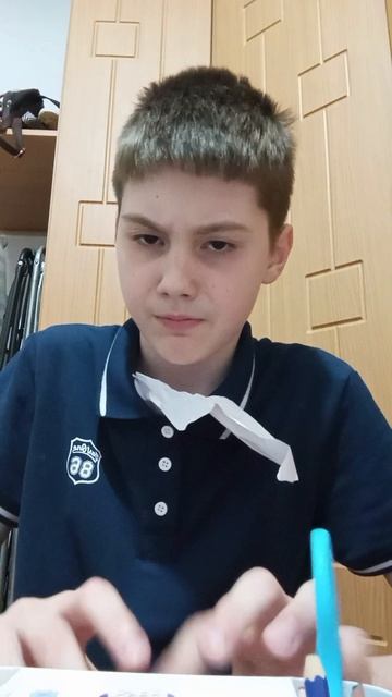 Рома идёт в магазин