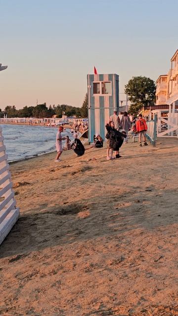 Анапа сегодня вечером на море в воскресенье 14 июня 2026 г. Жары ещё нет, небо чистое, +25С.