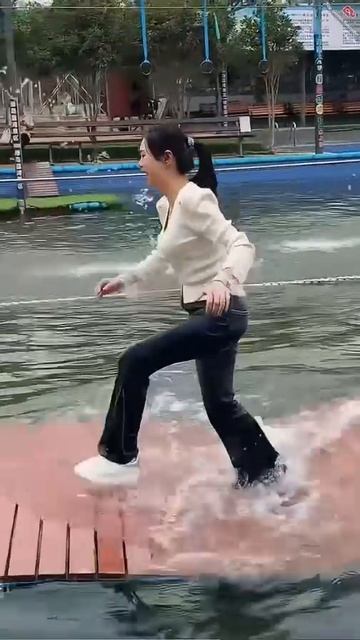 Аква парк в Китае. Мокрая беговая дорожка. Wetlook