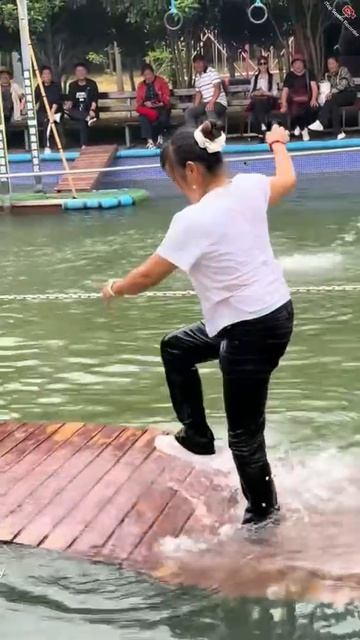 Аква парк в Китае. Мокрая беговая дорожка. Wetlook