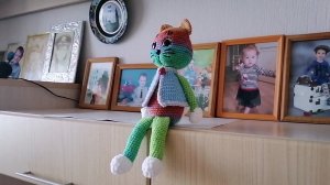 Котик радужный. Связала только что. Мои детки на фото.