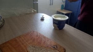 Как правильно кушать йогурт.