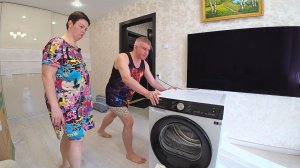 Ура приехала наша новая СУШИЛКА! Все ИЗМУЧИЛИСЬ, Через МАТЮКИ Вована затаскиваем её на лоджию! Влог