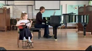 Мишка с куклой танцуют О.Моисеева. Мельникова Майя 7 лет, г. Красноярск
