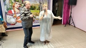 Праздник продолжается.В деревенском клубе.Поём и танцуем.«Течёт ручей.«Задорная песня.