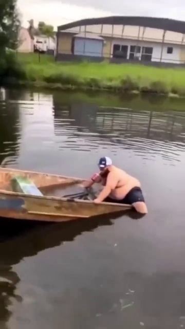 Осторожно профессиональный рыбак.