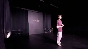 Василий Волкодаев разогревает импровизационное шоу «Новеллы»