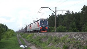 Электровоз 2ЭС5К-723 с ВЛ80С-2216 и ремонтным поездом.