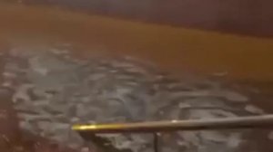 Один из подземных переходов в Москве полностью ушёл под воду сегодня ночью из-за сильного ливня.