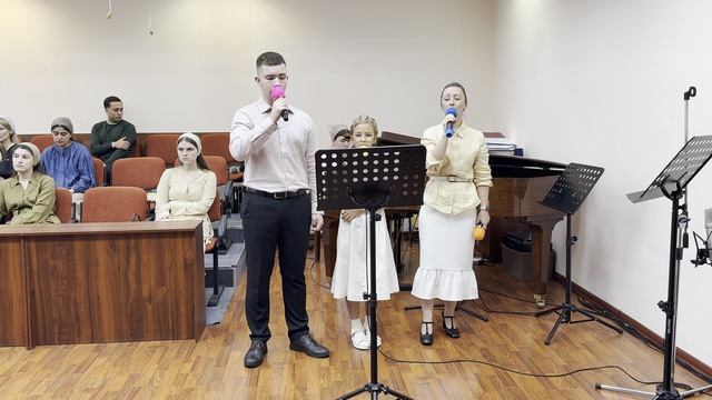 семья Колесниковы - На жаре, в густой пыли дорожной