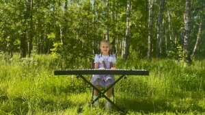 Видео-открытка ко Дню России «Моя Россия» («У моей России длинные косички»)