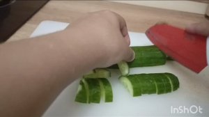 Салат огурец, помидор.
