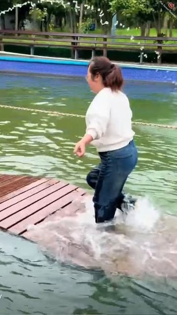 Аква парк в Китае. Мокрая беговая дорожка. Wetlook