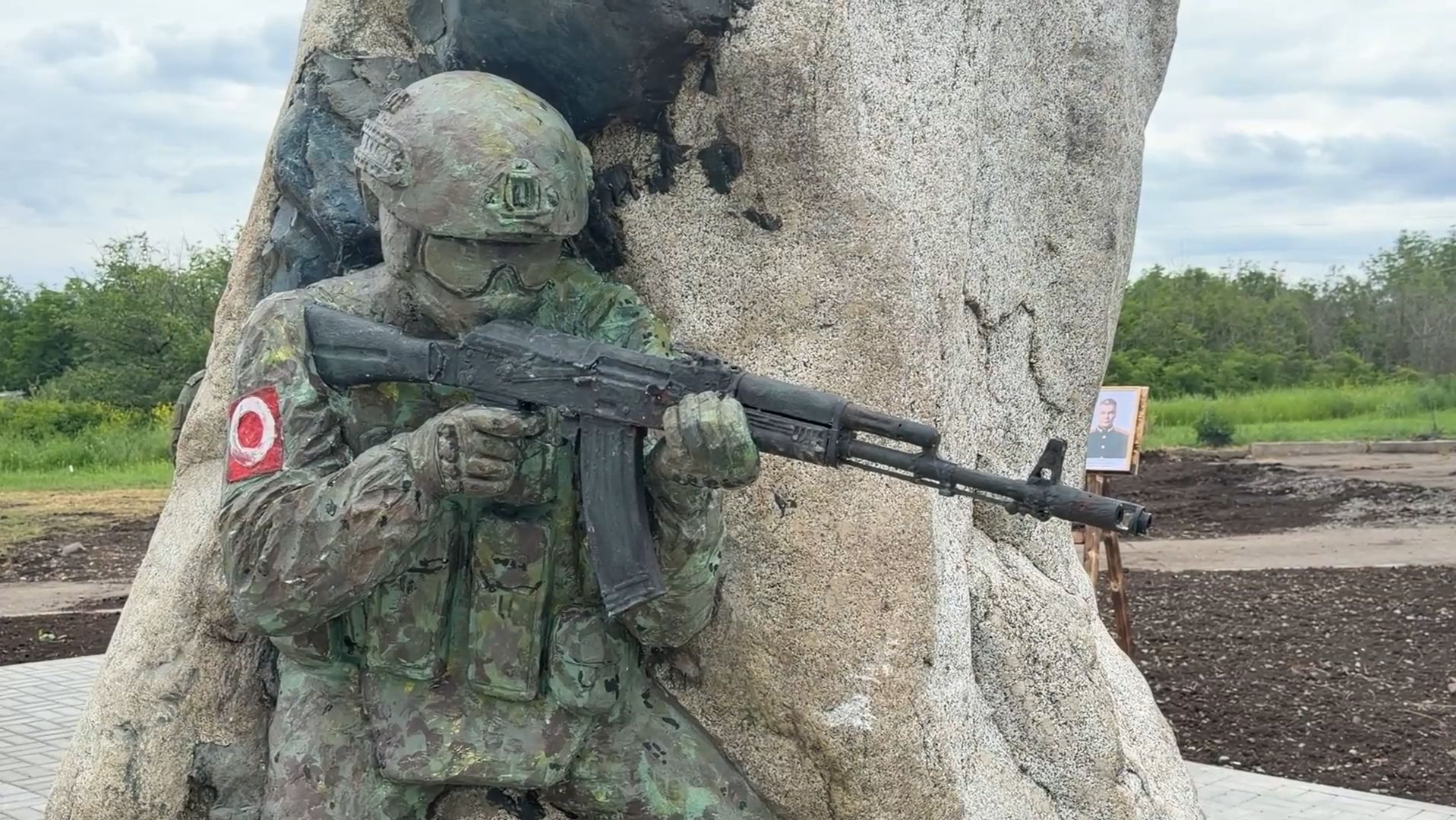 В ДНР состоялось открытие памятника павшим участникам СВО