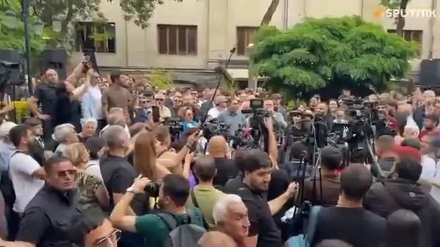 Битва в Армении Ереване проходит митинг против мошенника Пашиняна