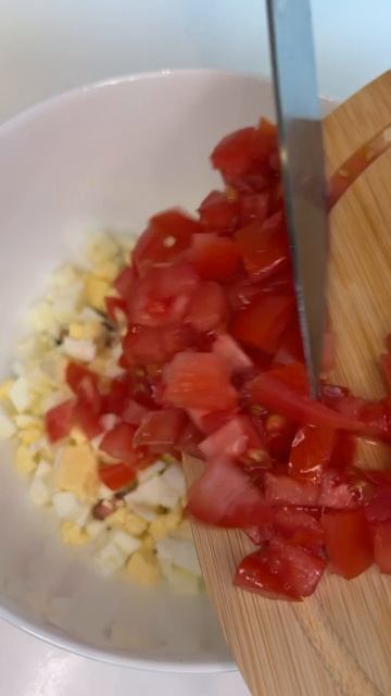 Готовлю быстрый салатик 😋 смотреть онлайн
