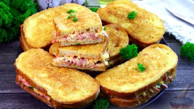 ГОРЯЧИЕ БУТЕРБРОДЫ С КОЛБАСОЙ И СЫРОМ