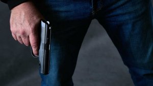 Мужчина открыл стрельбу по проезжающей машине в Новосибирске