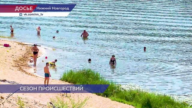 Двух человек спасли с тонущего катера у Молитовского моста в Нижнем Новгороде