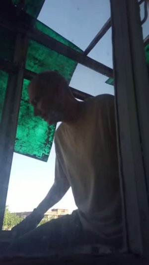 Чуть чей-то козырёк на башка не упал Someone's visor almost fell on someone's head
