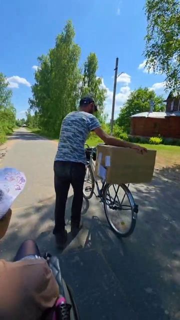 Бежим за подарками 👆🥰 Пришли, а тут посылка 29 кг  Хорошо что Сашка здесь  Помог дотащить 👆💯