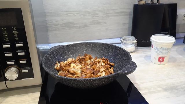 Жаркое из лесных грибов  С мясом картошкой  Томлёные в сметане!