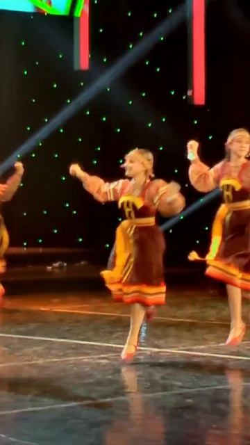 «Сибирочка»: выход юных артисток — младшая группа «Кружева» 💃✨