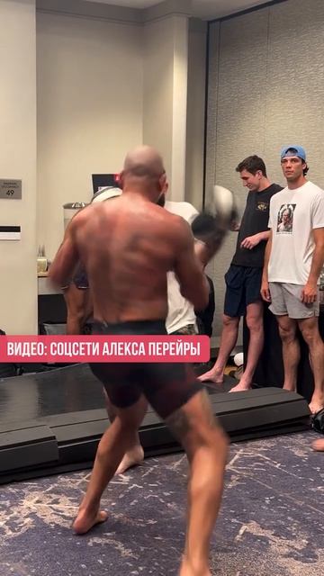 КАКАЯ СКОРОСТЬ!!! Тяжеловес Перейра показал молниеносные удары