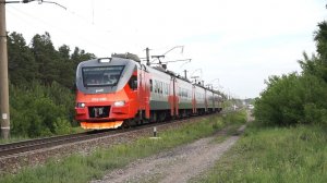 Электропоезд ЭП3Д-0085 с приветливой бригадой.