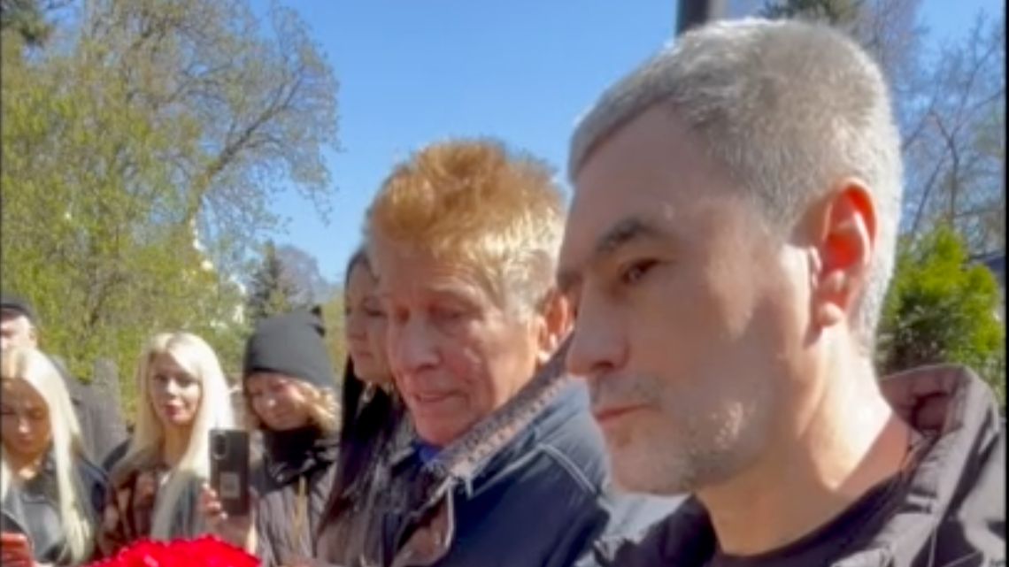 25.04.2026 Михаил Алмазов и Николай Николаевич Подлипаев на могиле Жириновского Владимира Вольфовича