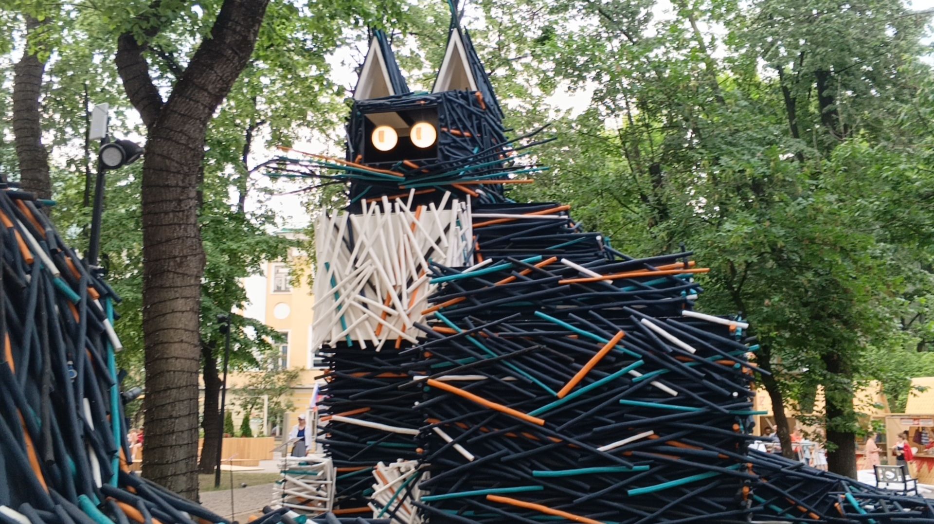 Прогулки по Москве. Музыкальный фестиваль Русский КоТ в саду Остермана