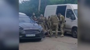 В Закарпатской области военкомы напали на мужчину на улице.