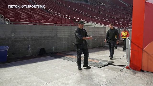 Вот как организована охрана на стадионах и фан-фестивалях в Соединенных Штатах