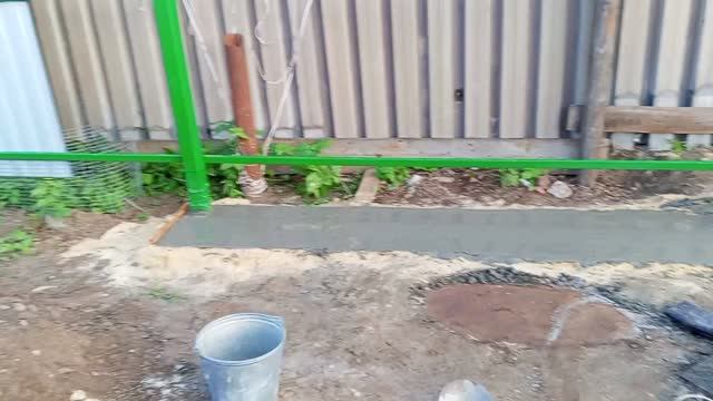 Полностью забетонировал закладную для откатных ворот .