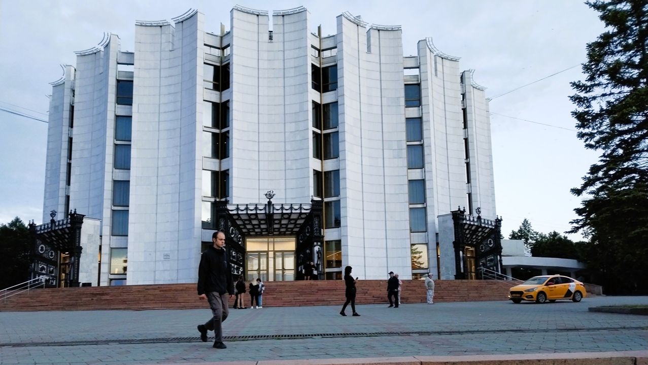Сквер у театра драмы