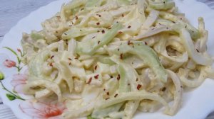 Салат кому необычный, кому привычный. Старый проверенный, но кальмары готовлю по-новому.