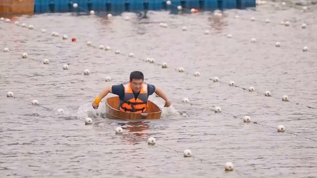 🌊В китайской провинции Цзянсу прошли соревнования по гребле на бочках