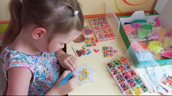 Делаем фигурки из аква мозаики вместе с Соломонией смотреть онлайн