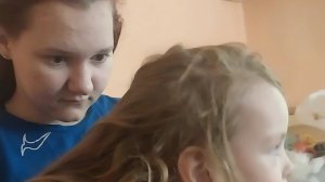 Евуля заплетается перед прогулкой