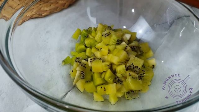 Я влюбилась в этот салат! Вкусный салат с селедкой и киви. Съедается сразу!
